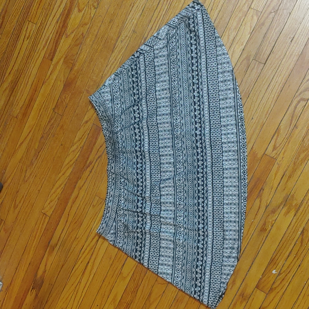 Grey patterned skirt